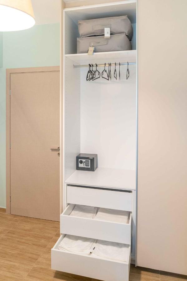 05-06 - Smart Cozy - Large 2 Bedroom, Near And Metro Apartment Athens